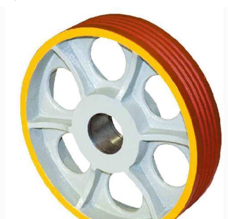Traction sheave with grooved rim